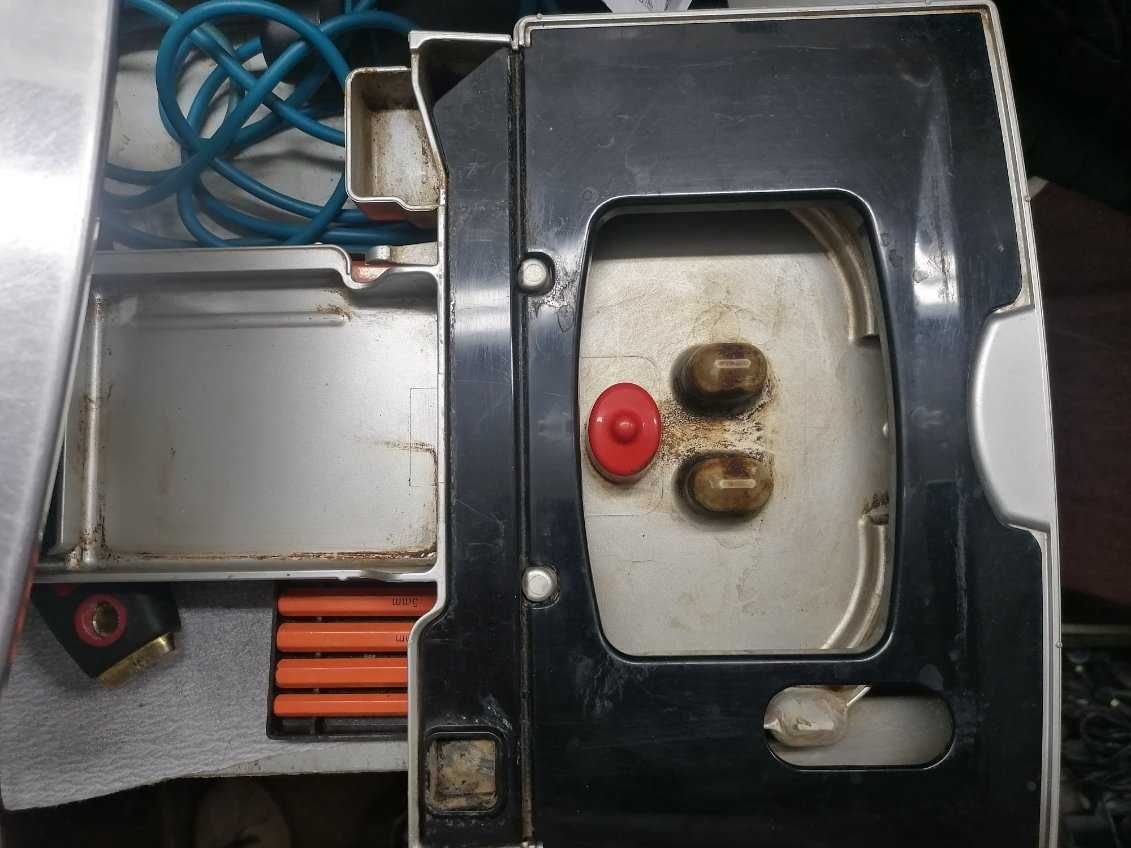 Ekspres ciśnieniowy do kawy z młynkiem pojemnik Delonghi