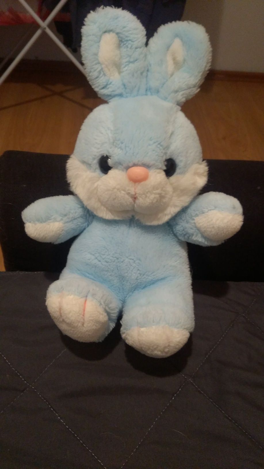 Zabawka niebieski króliczek