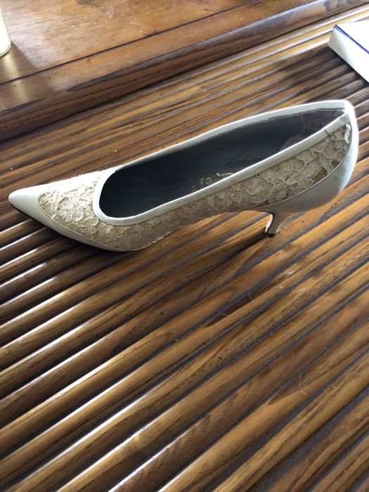 Sapatos vintade de senhora em pele