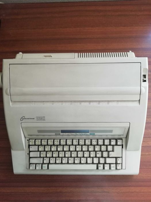 Maquina de escrever eléctrica, marca International 160X