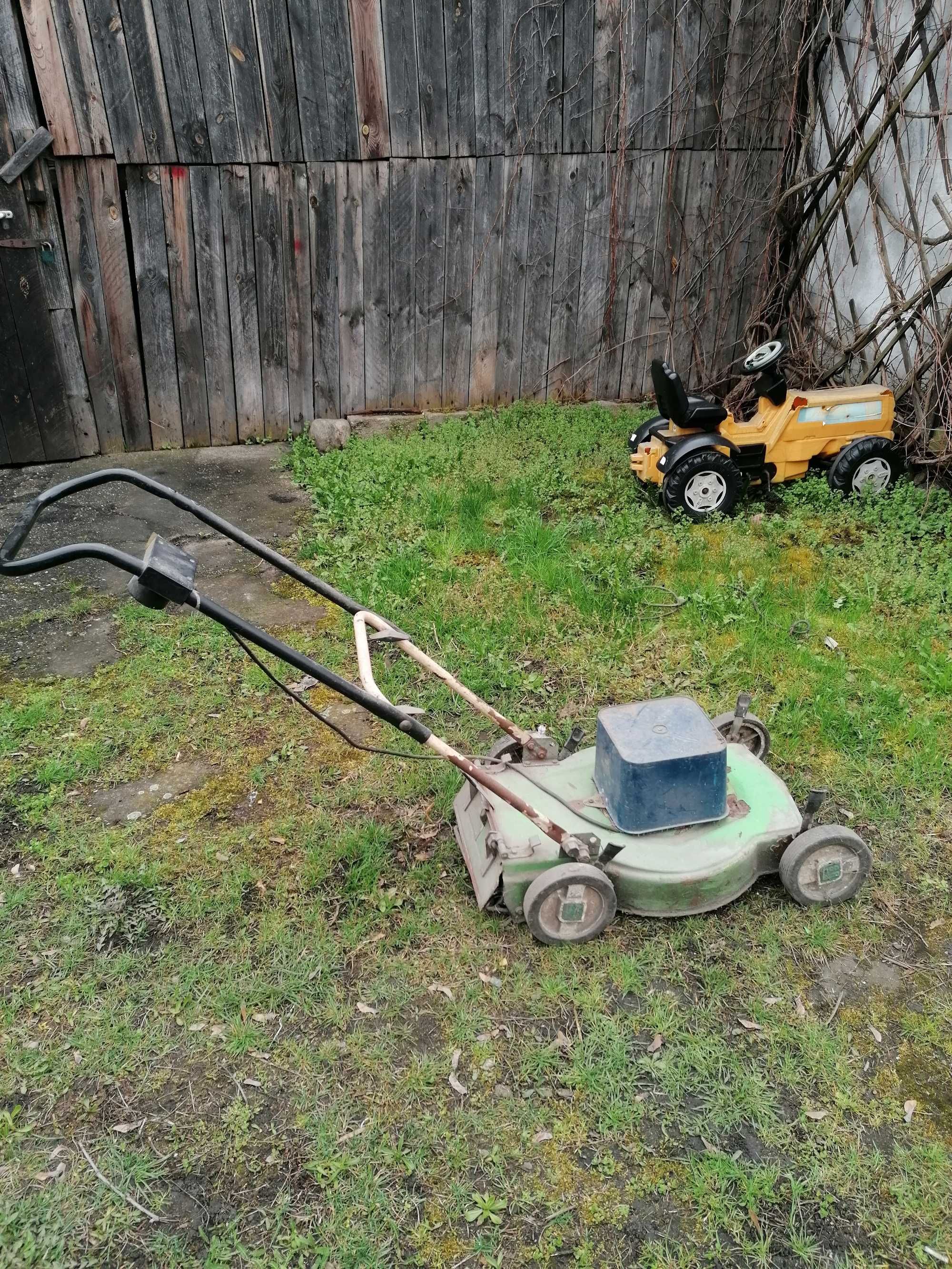 KOSIARKA elektryczna  220v do  trawników