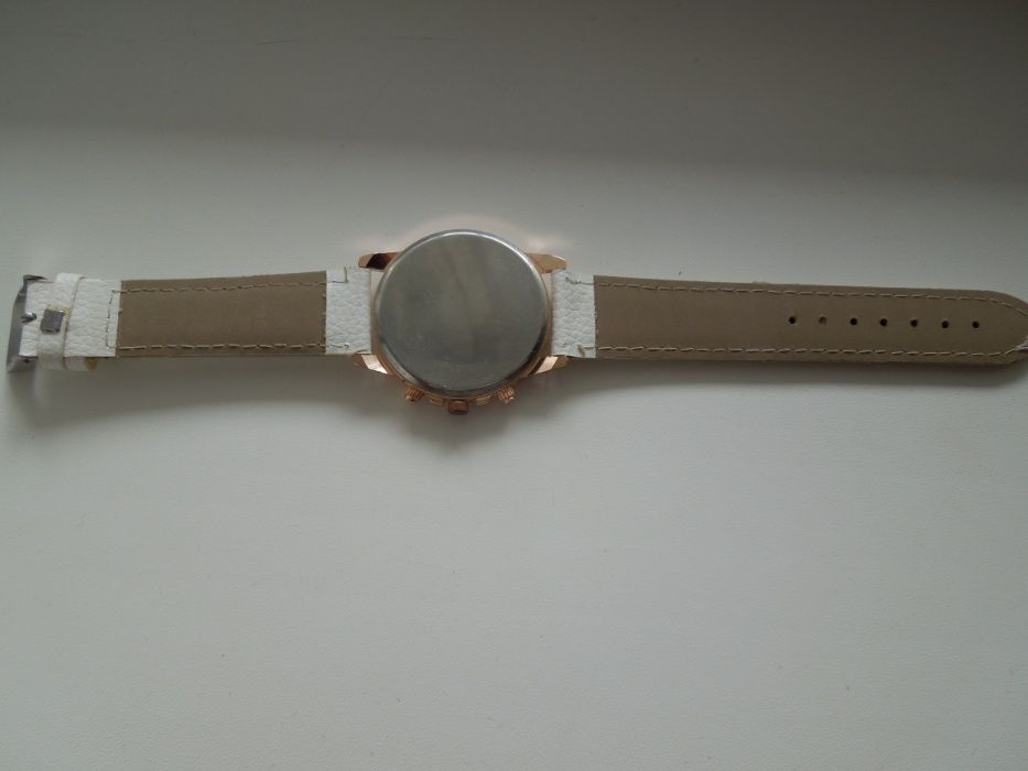 Женские часы Geneva Platinum с ремешком