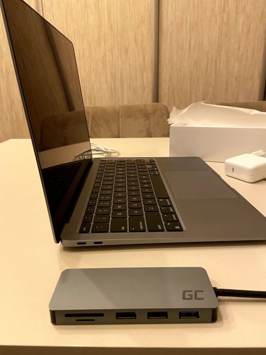 MacBook Air M1 2020 • 8GB RAM • 256GB SSD • Komplet + HUB USB-C