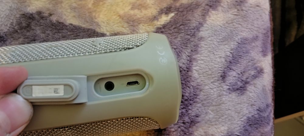 JBL flip 4  uszkodzony