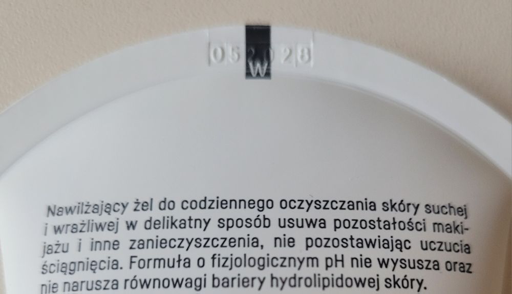 Nawilżający żel oczyszczający do skóry suchej i wrażliwej Basiclab 100