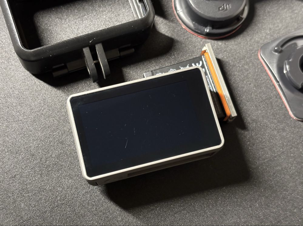 Продам екшн камеру DJI osmo action