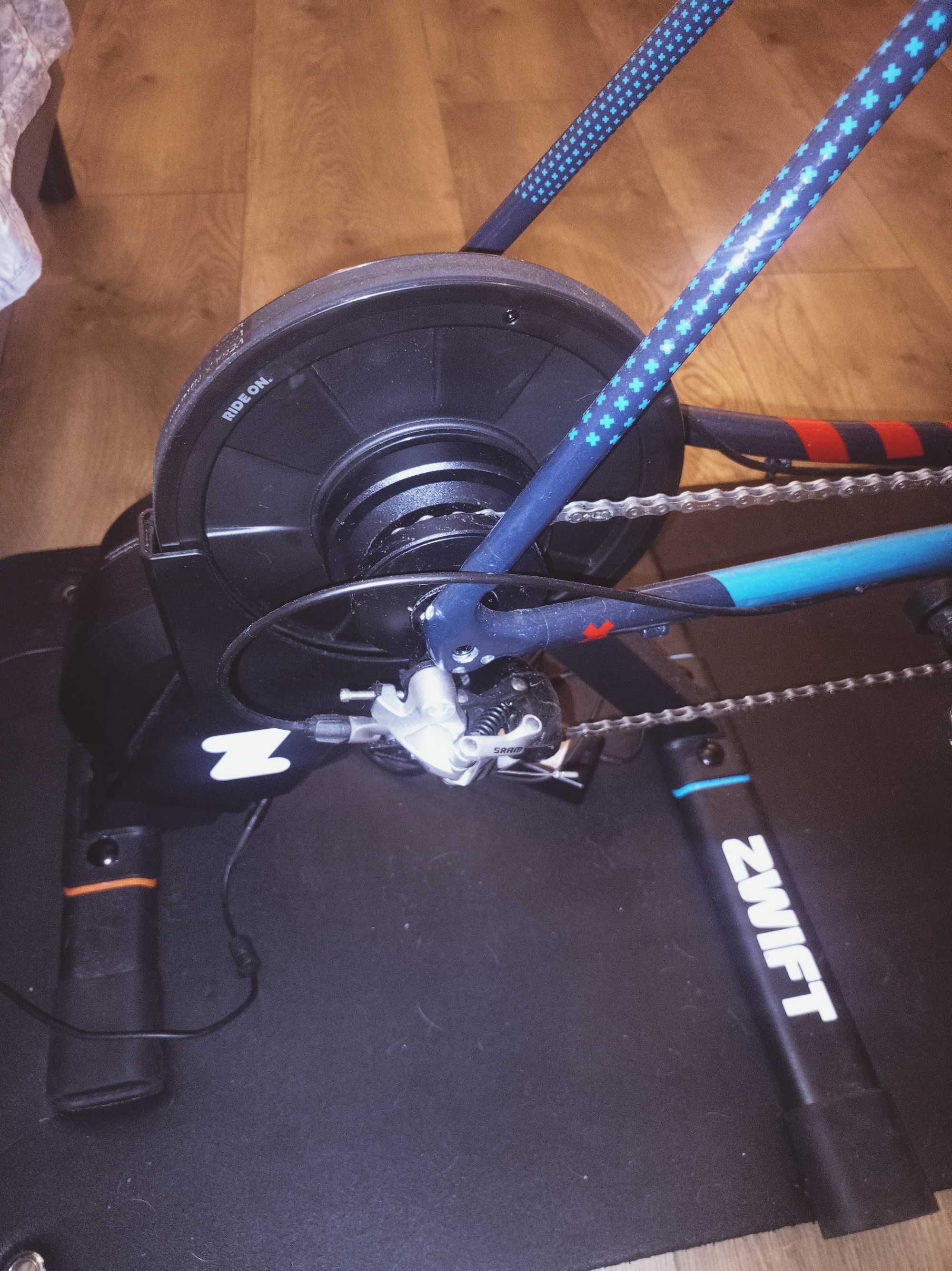 Trenażer zwift hub