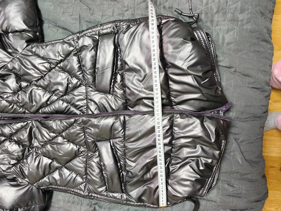 Продам зимову куртку для дівчинки років 10