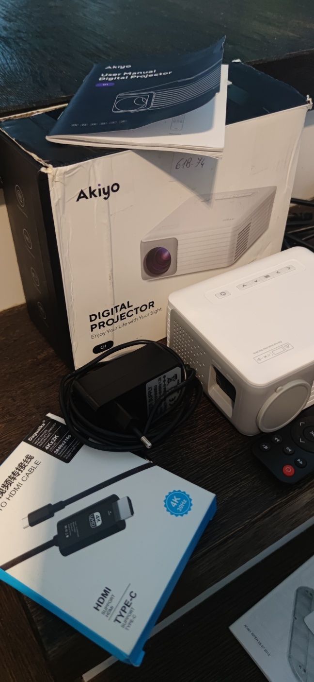 Projektor Akiyo 01 + ekran 254cm + hdmi + pilot + statyw + hdmi/USB C