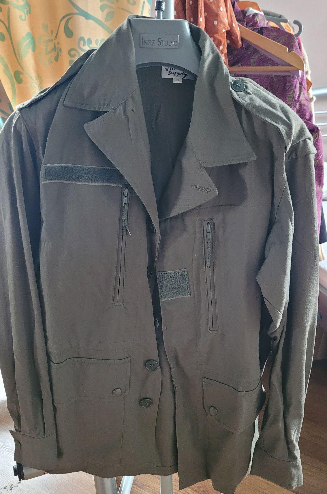 Kurtka w stylu militarnym UK