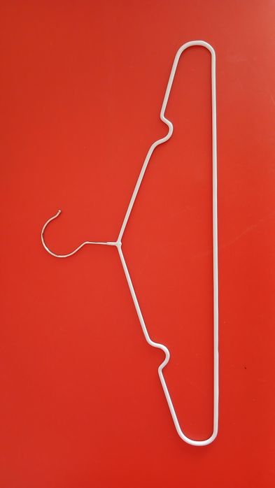 Cabides metalicos brancos