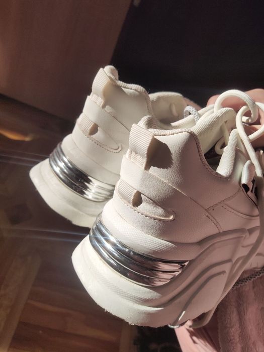 Белые Кроссовки широкие 39. Білі кросівки широкі