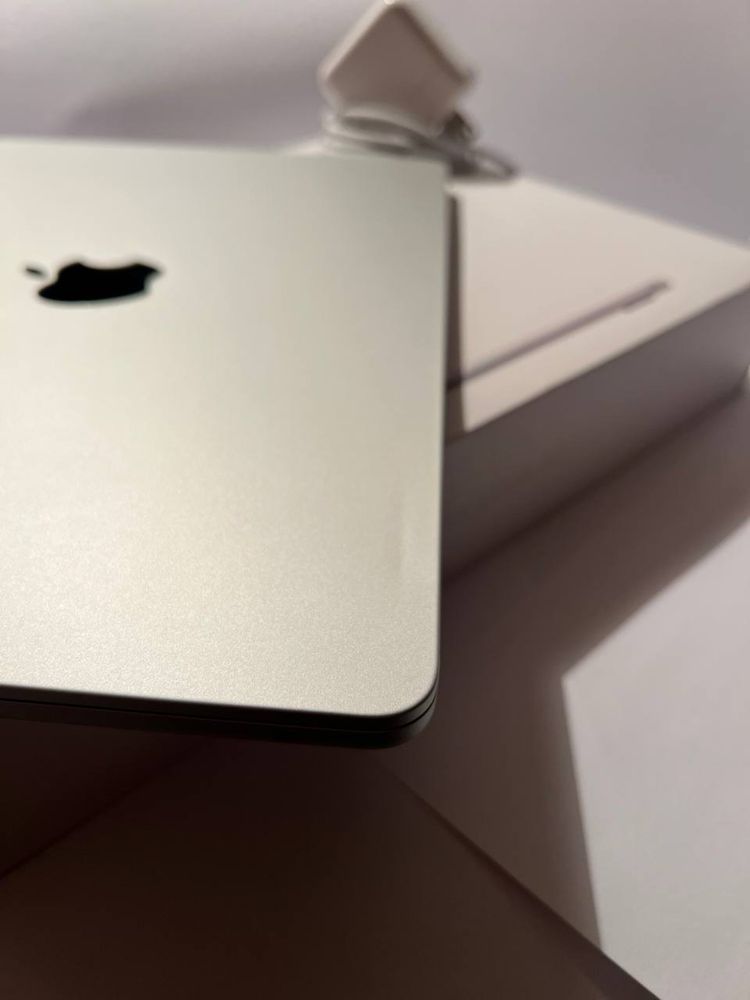 Продам Apple MacBook Air M2 13,6 2022 8/256 A2681 Ідеальний стан