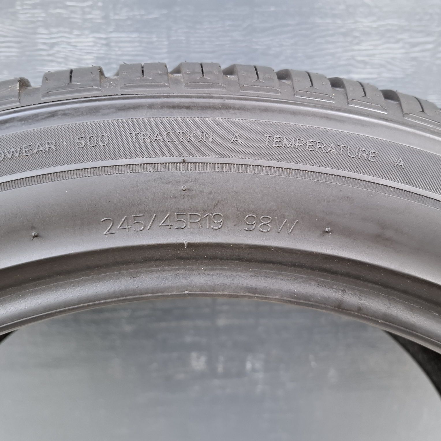 Hankook 245/45 R19 Kinergy 4s²
