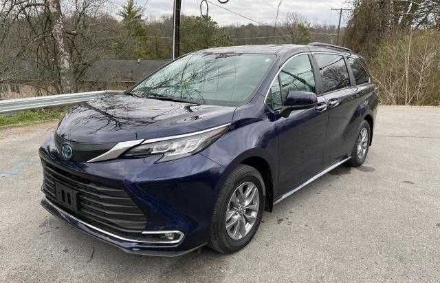 2023 Toyota Sienna XLE