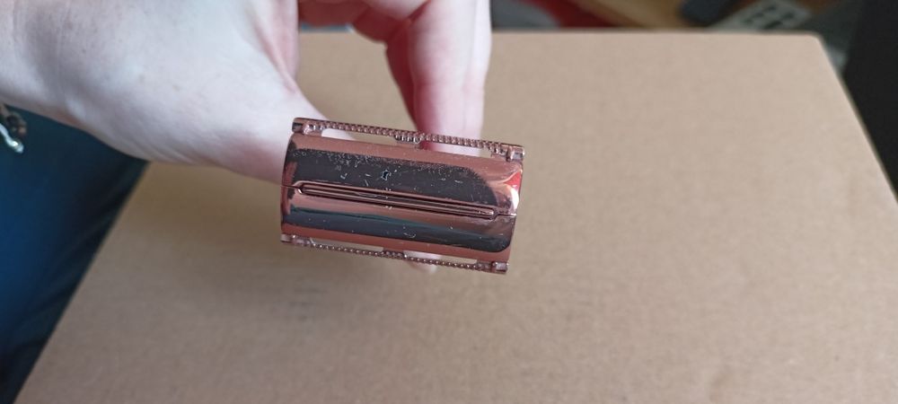 Wilkinson Sword Intuition Rose Gold maszynka wielorazowa na żyletki
