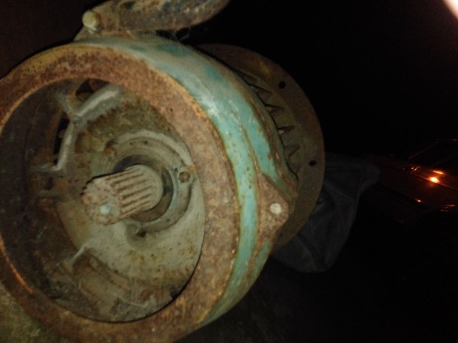 Продам электро двигатель с тельфера