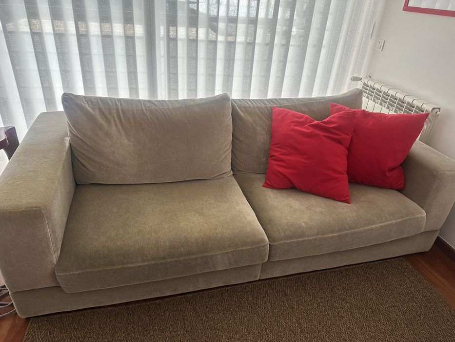 Sofa 2 lugares espacoso e confortavel