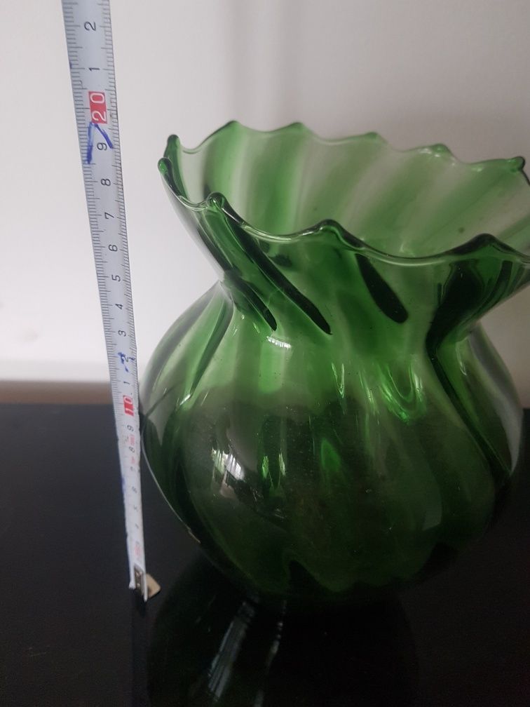 Stsry wazon , lata 50, zielone szklo