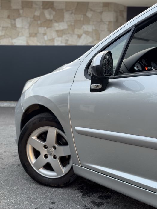 Peugeot 207 1.4 Hdi -5 Lugares