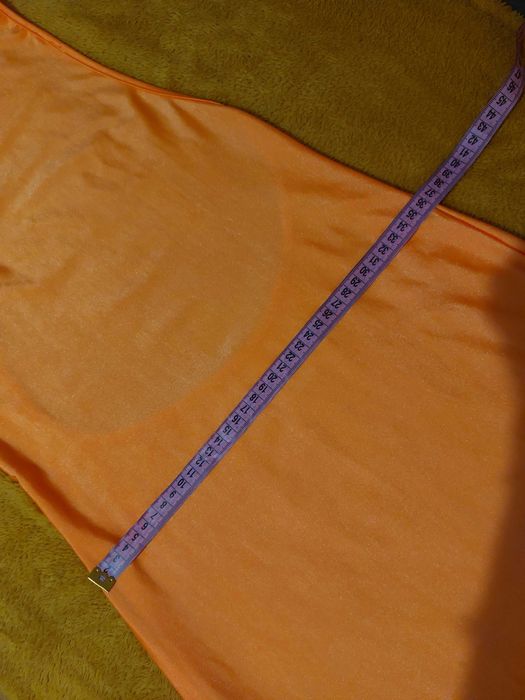 sukienka jedno ramię pomarańczowa z wycięciami dziurami seksowna xs s