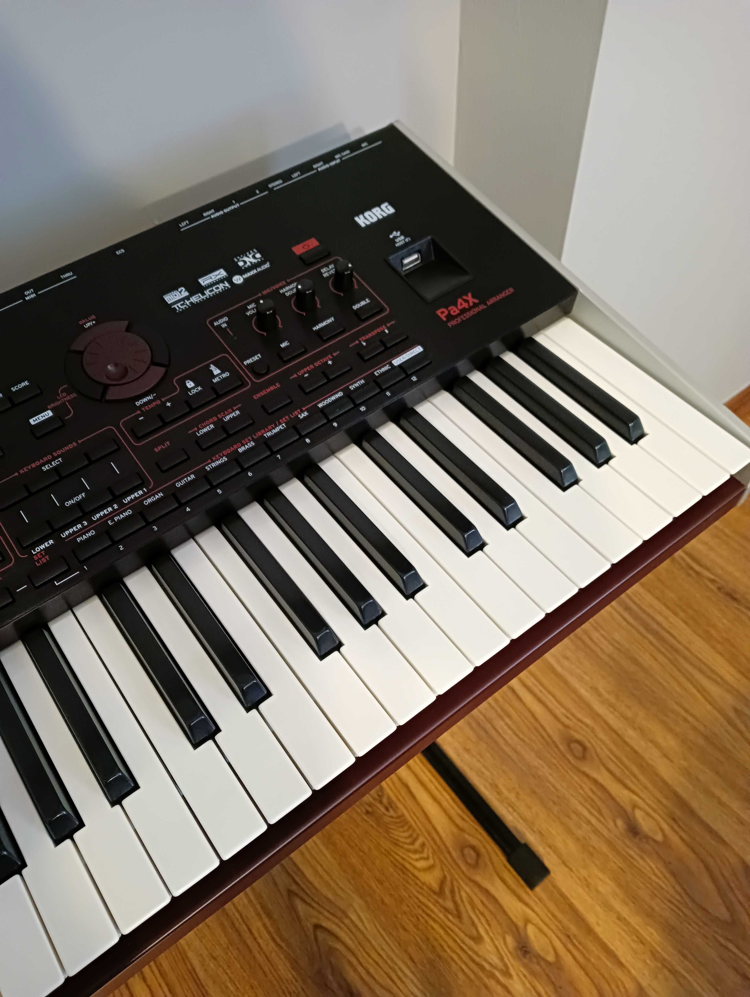 Korg Pa4x 61 International, futerał, brzmienia, repertuar, super stan