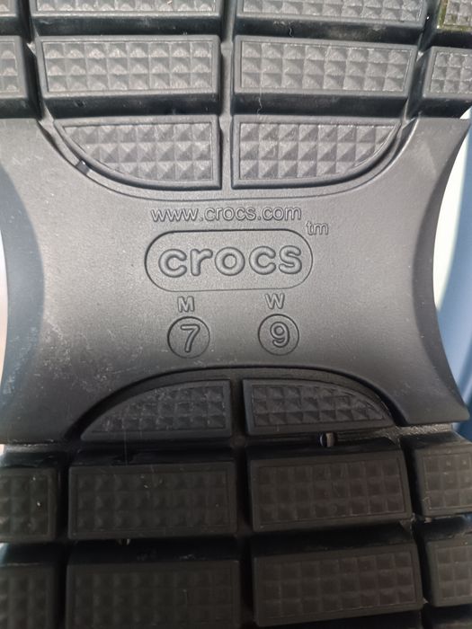 Продам Crocs  женские босоножки оригинал W9