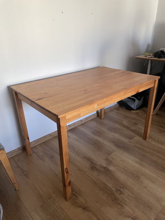 Drewniany stół do oddania (rezerwacja)