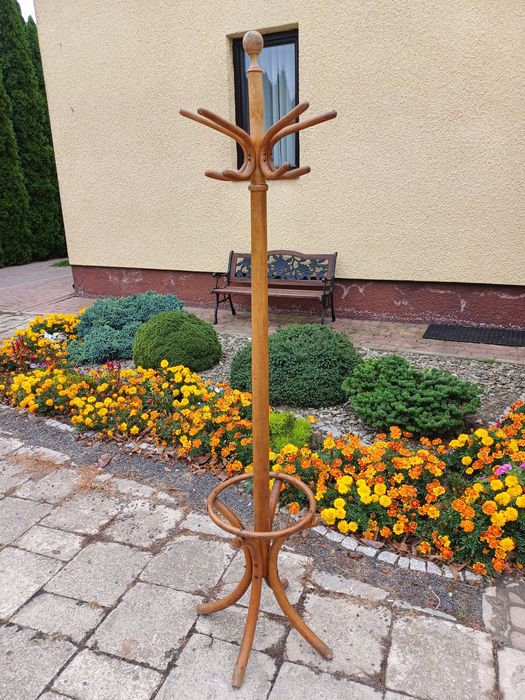 Stary wieszak stojący