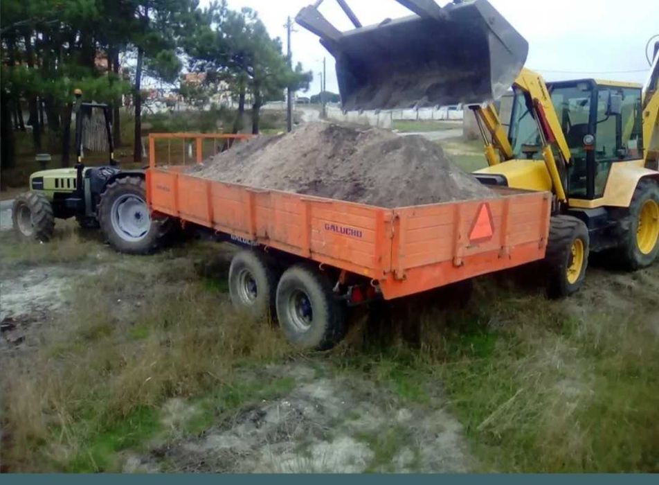 Serviços de giratória e retroescavadoura