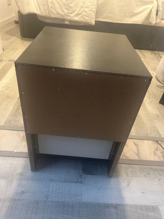 2 mesas de cabeceira