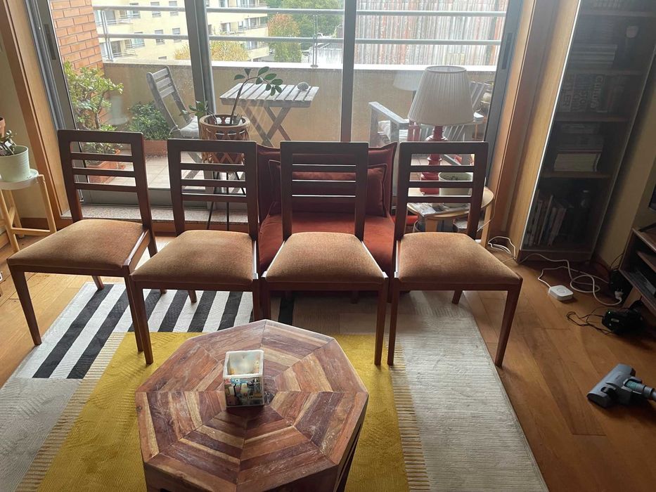 Vendo 4 cadeiras de Cerejeira em bom estado