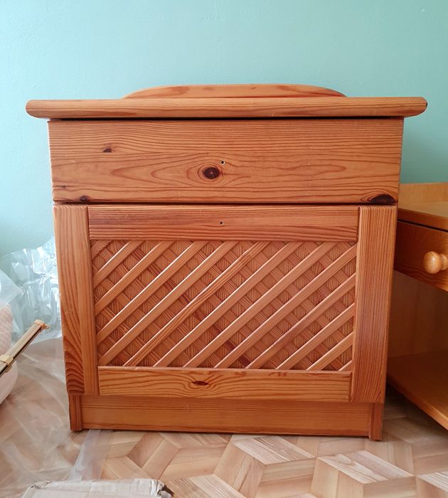 Szafka nocna sosnowa