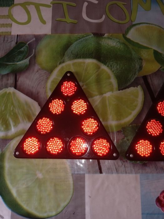 Светоотражатели новые в железном корпусе