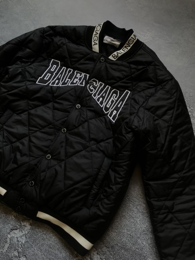 Бомбер Куртка Balenciaga