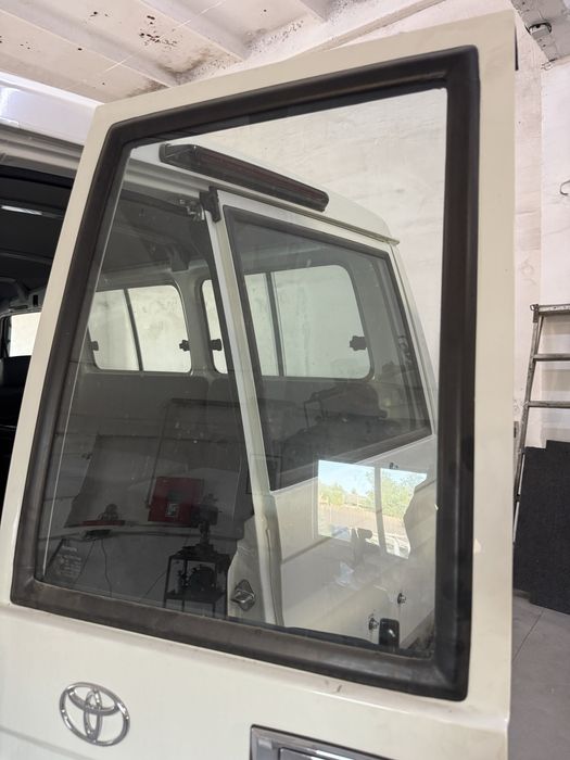 Скло бічне Toyota LC 78, 70, 79, 76