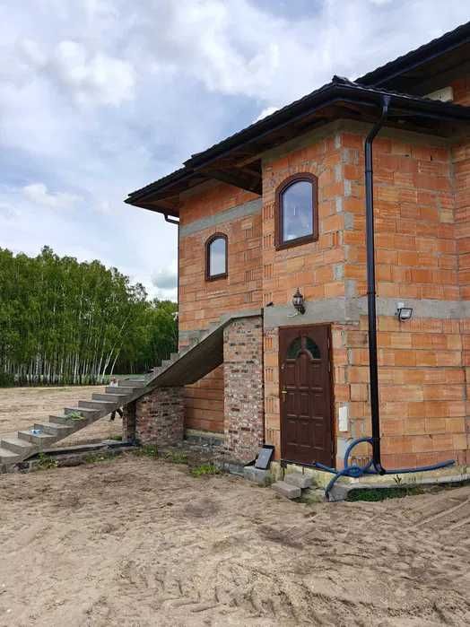 Nowy dom i budynek gospodarczy