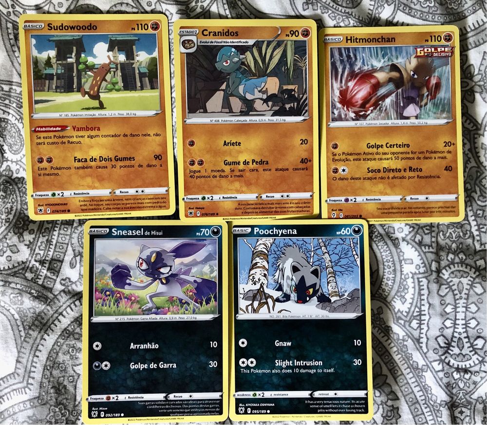 Várias cartas Pokemon