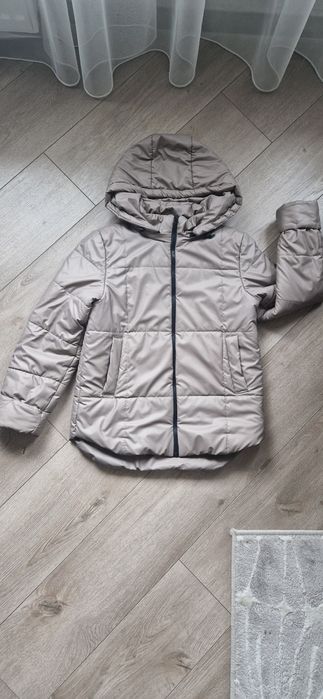 Продам куртку на дівчинку