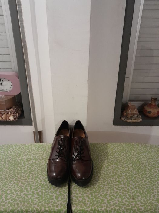 Vendo Sapatos de Senhora ZARA muito bonitos como novos