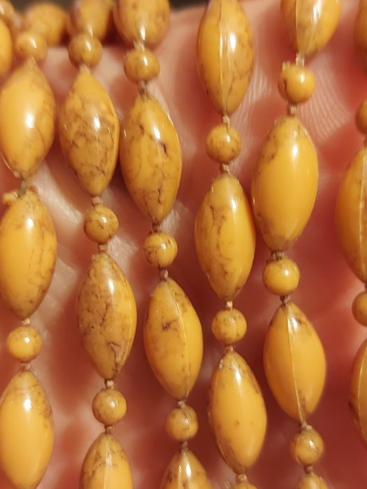 Colar com peças ovais e redondas, cor de Pinho (154cm).