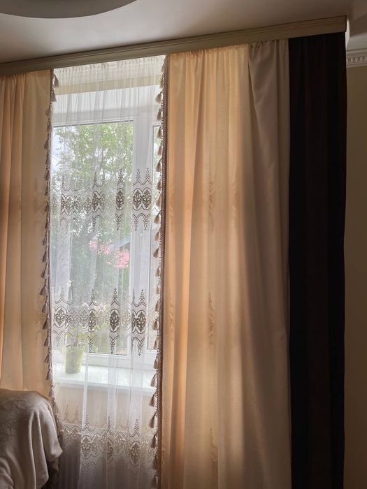 Штори висота 2.70см. ширина однієї сторони 2.36см карніз в подарунок