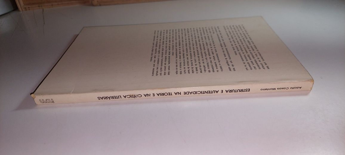 Estrutura e Autenticidade na Teoria e na Crítica Literárias (1984)