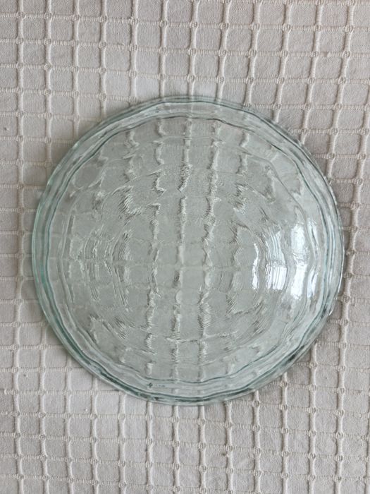 Prato decorativo de vidro com efeito ondulado