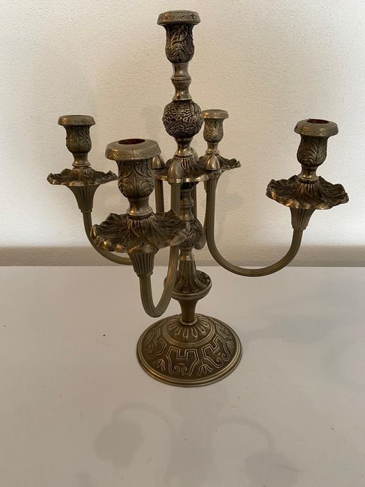 Candelabro em bom estado