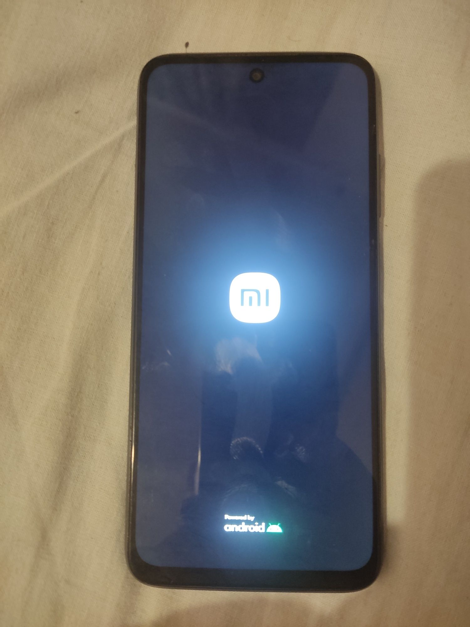 Redmi 10 4/64 Вісить на лого