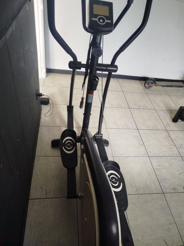 Bicicleta de ginastica com pouco uso