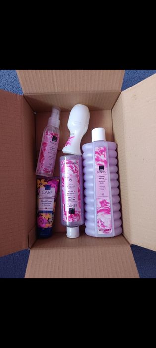 Zestaw kosmetyków avon