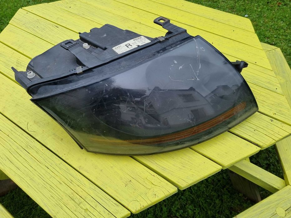 AUDI TT 8N0 (98-06)-LAMPA przednia przód XENON prawa BOSCH uszk. szkło