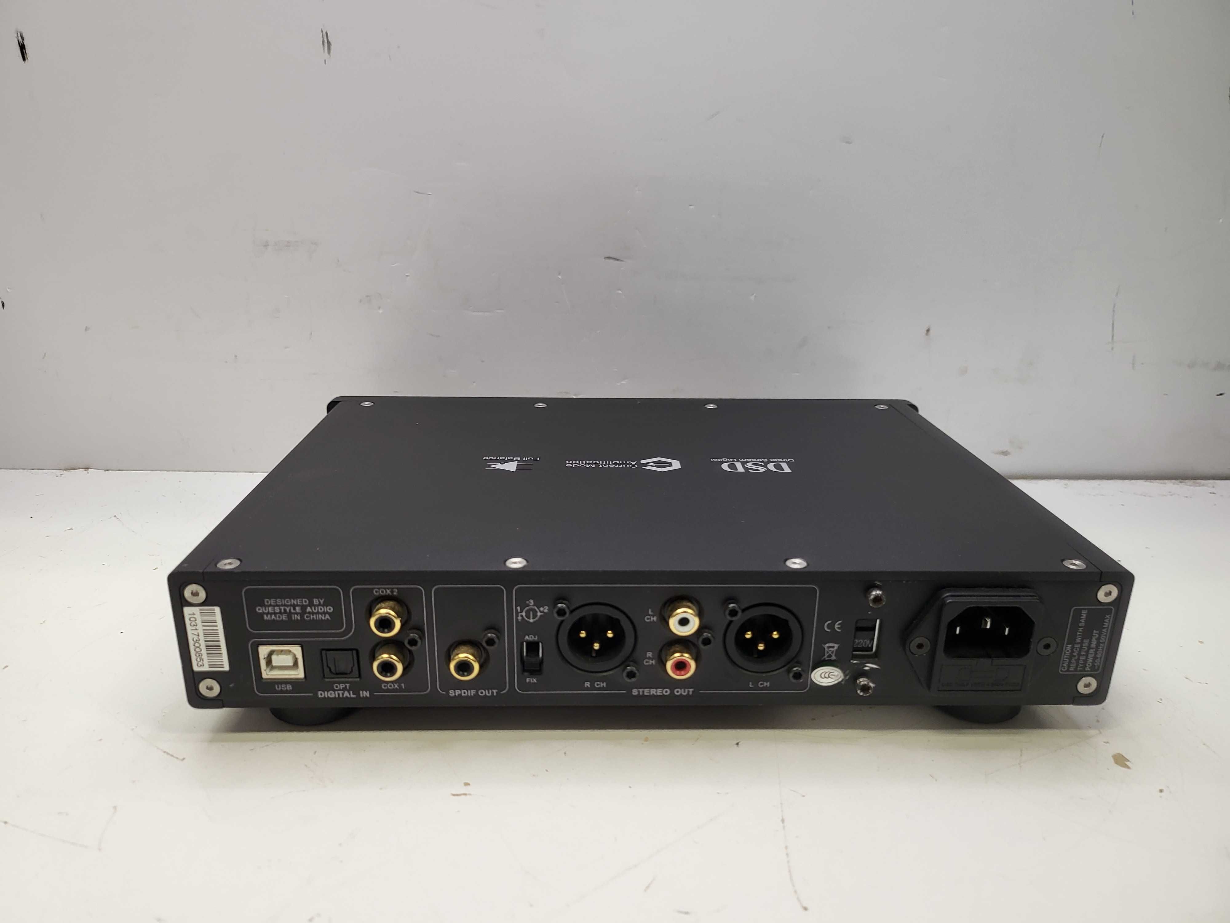 Wzmacmiacz audio Questyle CMA400i